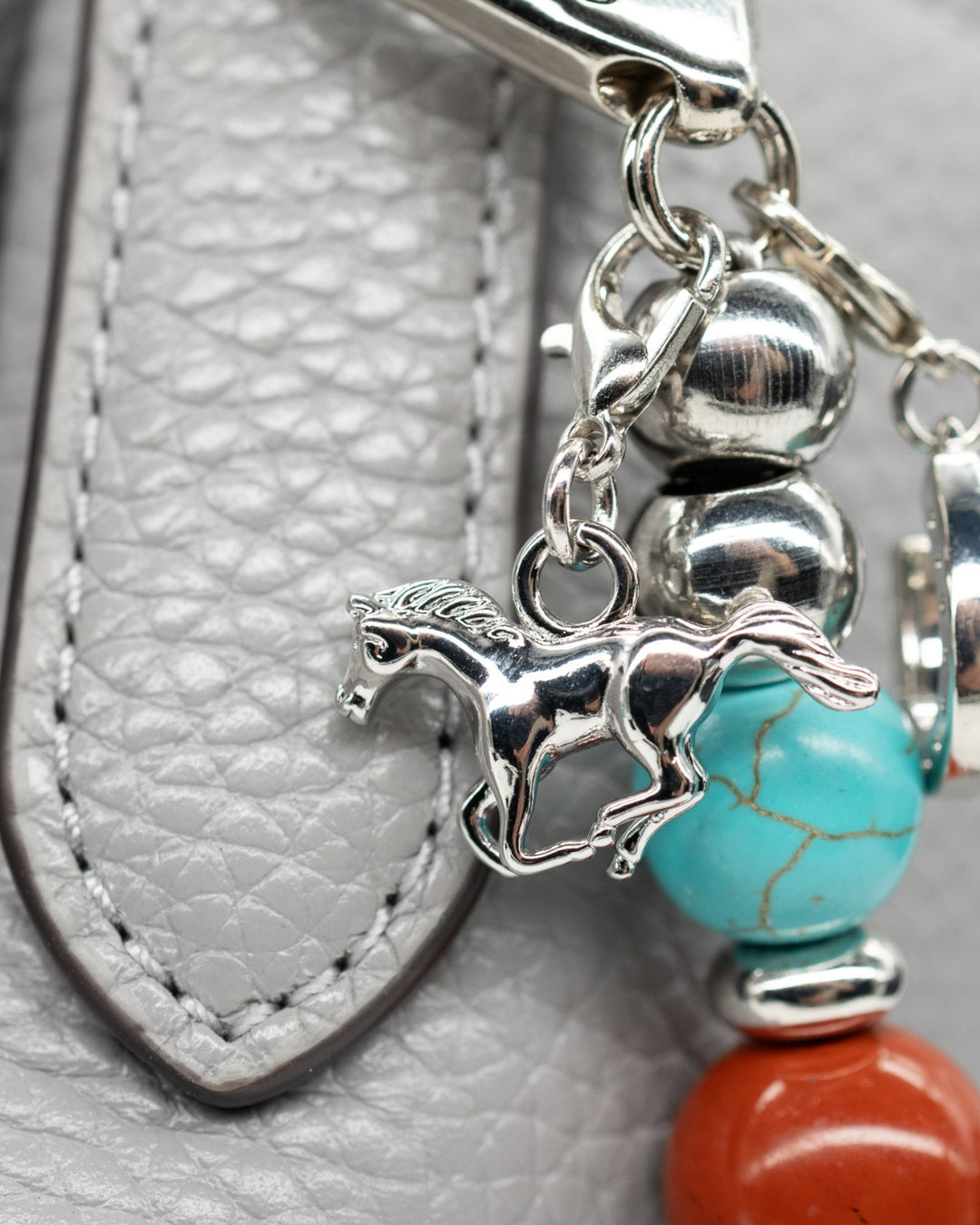 Platinum-plated rhinestone lucky horses charm
