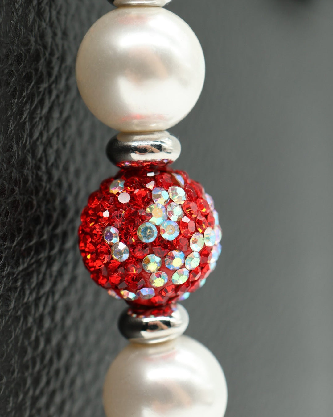 LD Keyfinder Oh Canada Shimmer bracelet with red crystal beads, white pearls, and silver-plated Canada flag charm.